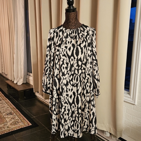 Dresses & Skirts - Elegant long sleeve dress